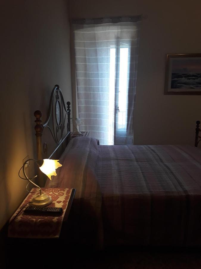 Bed and Breakfast L'Antico Faro Кастельсардо Экстерьер фото